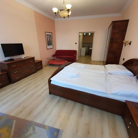 كارلوفي فاري Evergreen Apartments Hotel المظهر الخارجي الصورة
