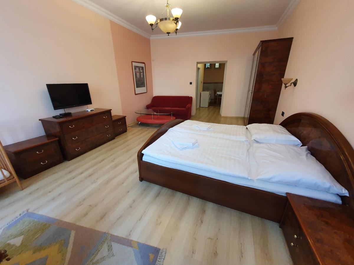 كارلوفي فاري Evergreen Apartments Hotel المظهر الخارجي الصورة