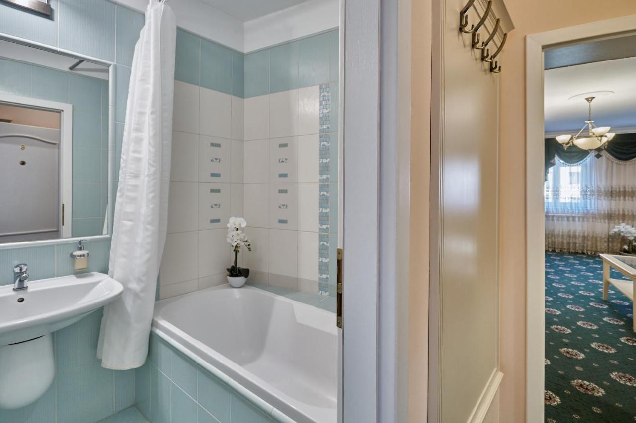 كارلوفي فاري Evergreen Apartments Hotel المظهر الخارجي الصورة
