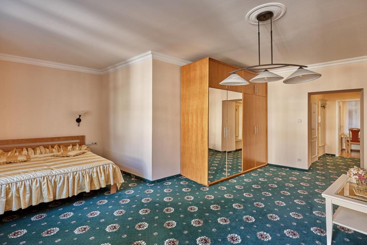 كارلوفي فاري Evergreen Apartments Hotel المظهر الخارجي الصورة
